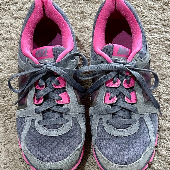 NIKE Dual Fusion ST2 Gray & Pink 454240-000 Athletic Shoes Sz 10 - Picture 1 of 6